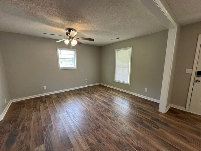 Building Photo - 1216 Ferron Ave