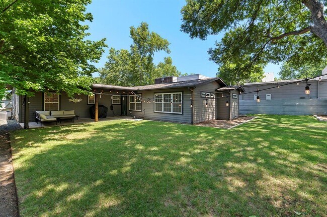 Building Photo - 3307 Garden Villa Ln