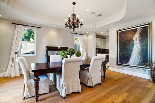 Dining room - 841 N Crescent Heights Blvd