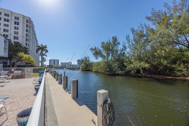 Building Photo - 2850 NE 14th Street Causeway