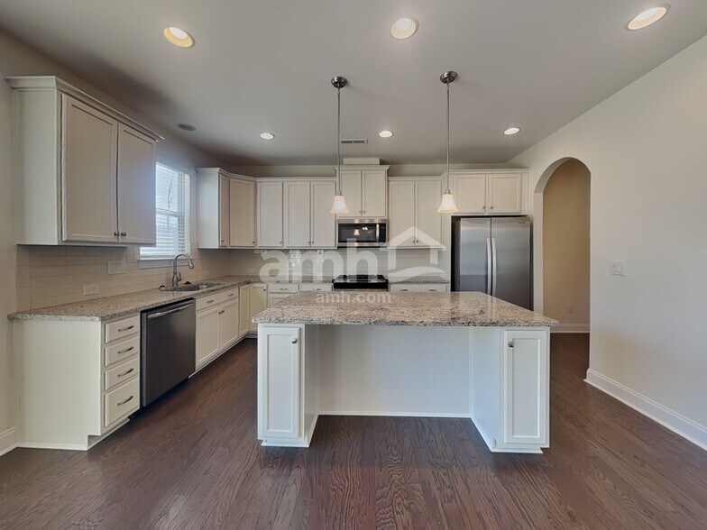 Building Photo - 10075 Fox Trotter Ln
