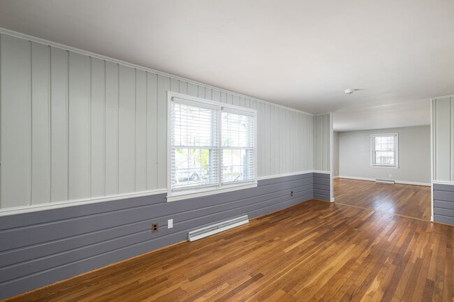 Building Photo - 3327 Emory Dr