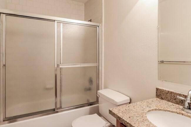 Building Photo - 16127 Kelley Green Ct