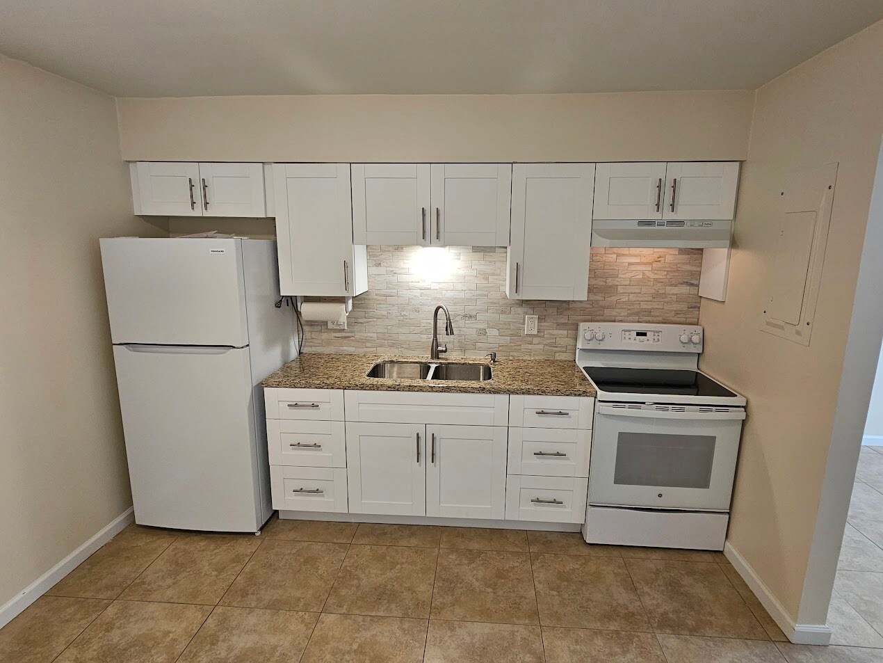 Building Photo - 218 SW 14th St