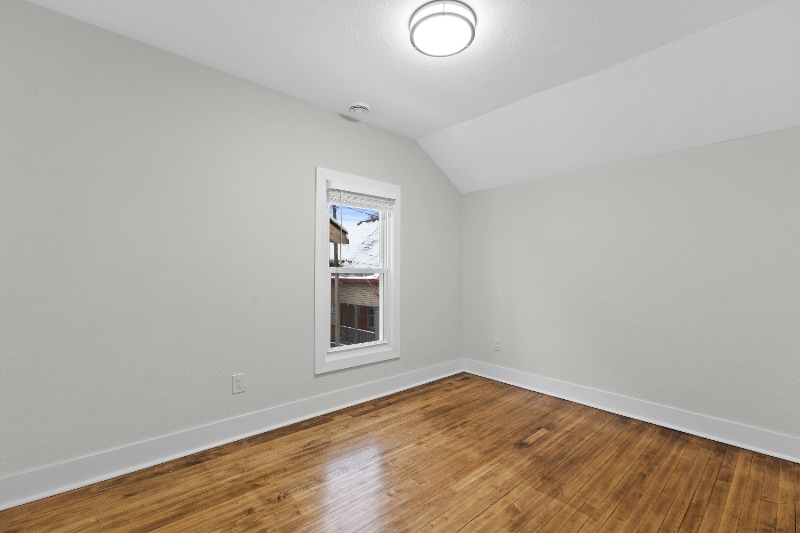 Building Photo - 1814 E Linnwood Ave