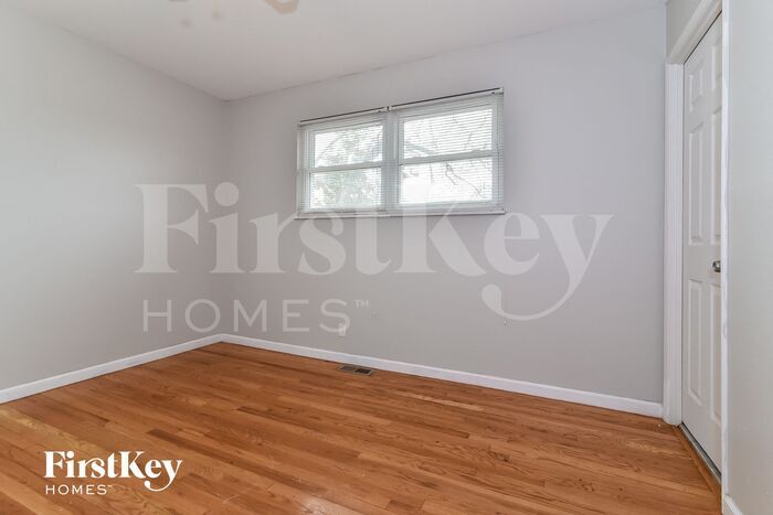 Building Photo - 370 Falcon Dr
