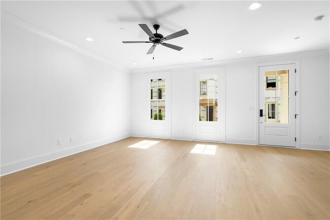 Building Photo - 655 Mayfair Ct