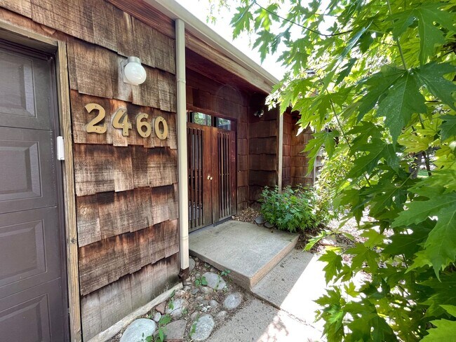 Building Photo - Lovely 3 BED / 2 BATH family home in Parkside neighborhood!
