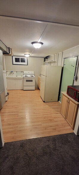 Kitchen - 132 18th Ave N