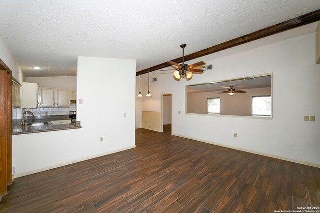Building Photo - SPACIOUS 4-BEDROOM IN VALLEY FORGE