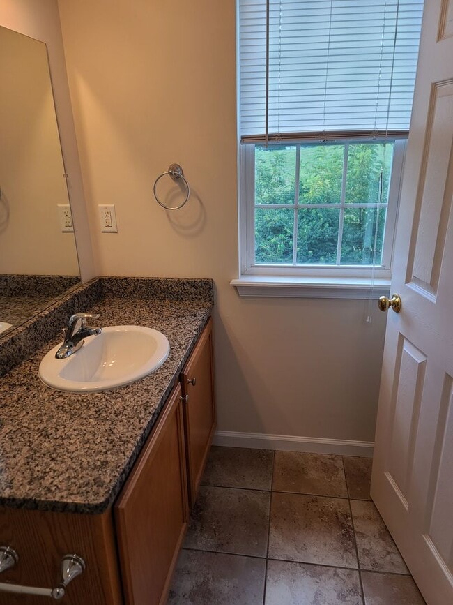 Building Photo - 3 Bedroom Townhome for Rent in Waynesboro
