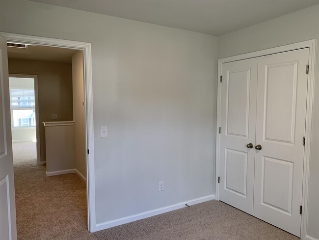 Building Photo - 235 Spencer Cir