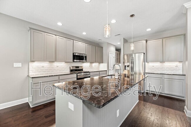Building Photo - 925 Brookwood Ln