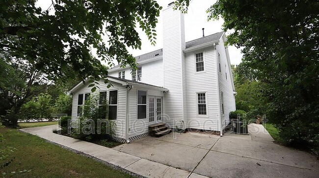 Building Photo - 205 Brook Creek Dr