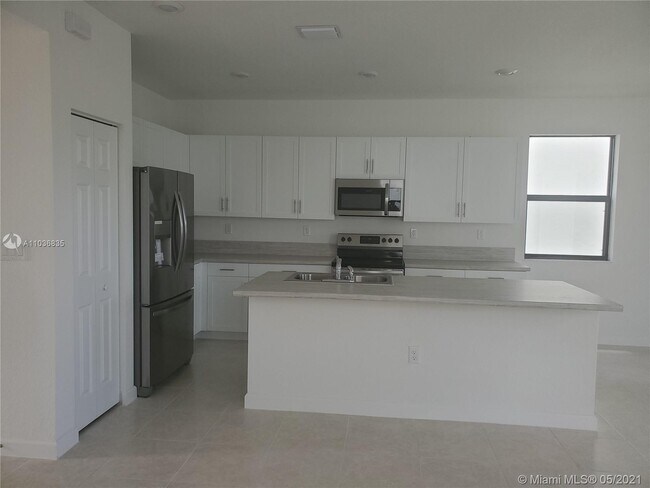 Building Photo - 11036 W 35th Way