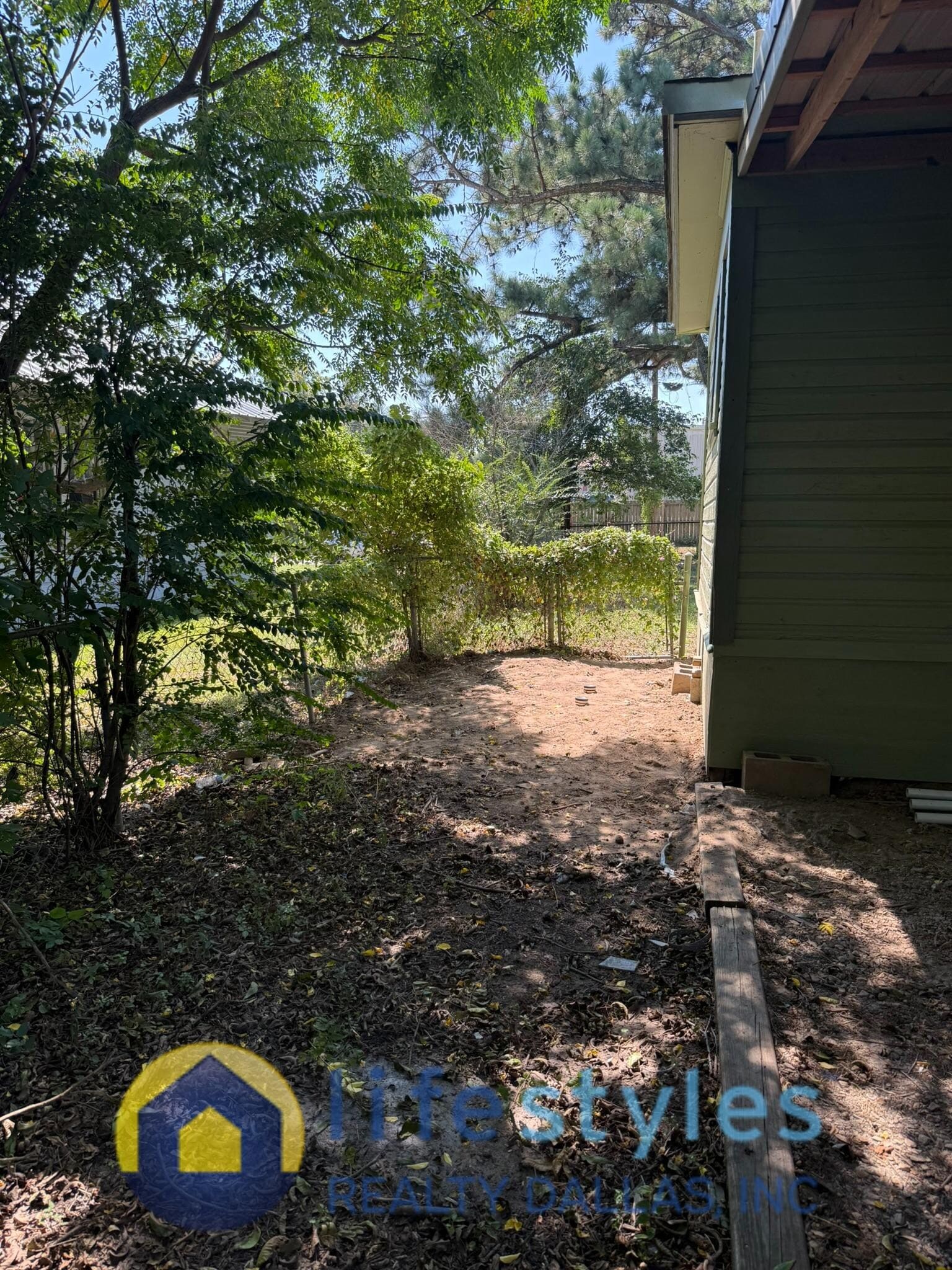Side Yard - 1750 Maple Ave
