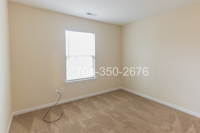 Building Photo - 1941 Pheasant Glen Rd