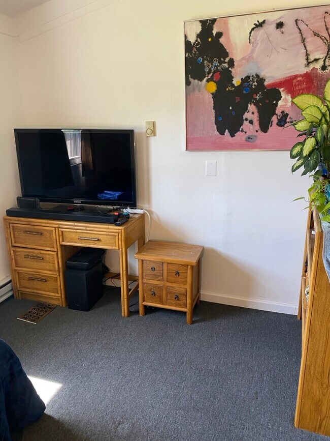 Building Photo - 303 Old Town Rd