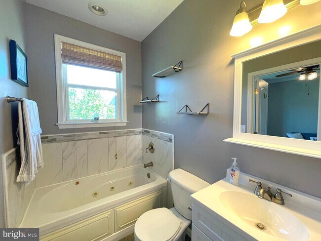 Building Photo - 634 Oyster Bay Pl