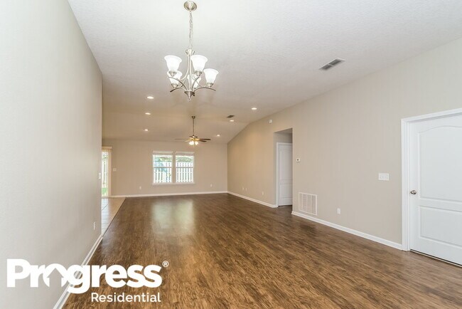 Building Photo - 15846 Canoe Creek Dr