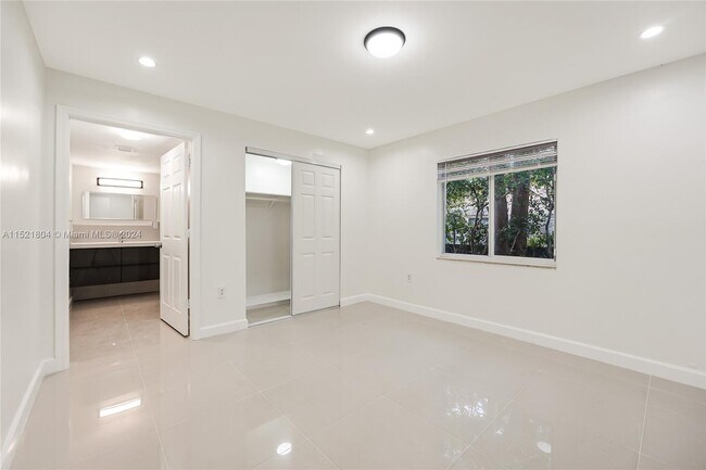 Building Photo - 12885 Griffing Blvd