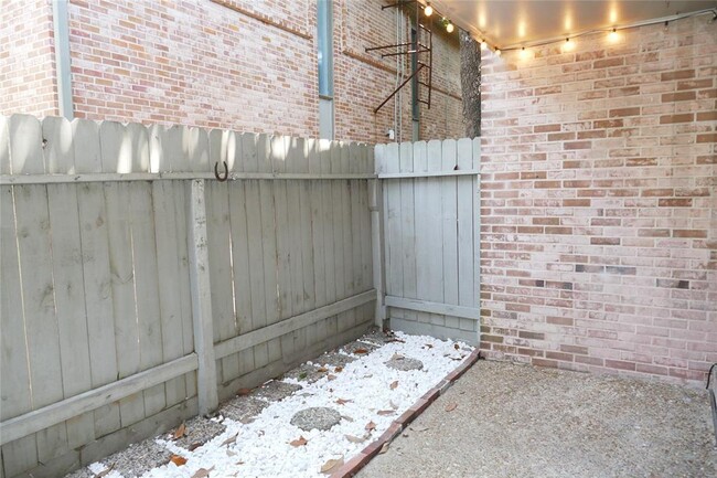 Building Photo - 6429 Bayou Glen Rd