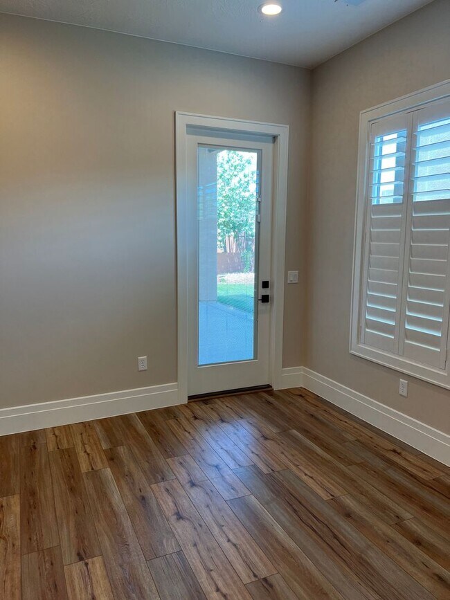 Building Photo - Beautiful 4 Bedroom, 4 Bathroom Home in The Dunes at Sand Hollow Resort