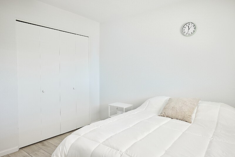 Building Photo - 1630 E 12th St