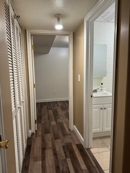 Building Photo - 1605 W Frankie Cir