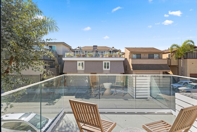 Building Photo - 1126 E Balboa Blvd