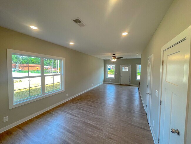 Building Photo - 310 Honeycomb Ct