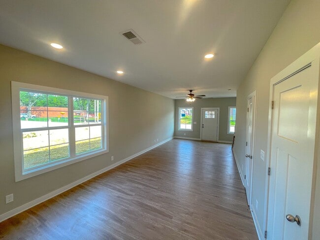 Building Photo - Brand New Home