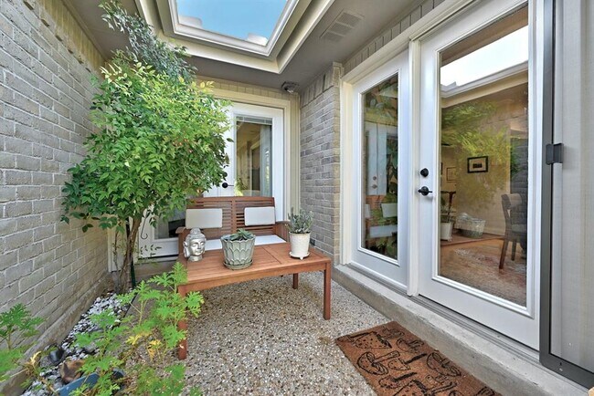 Building Photo - 11133 Pinehurst Dr