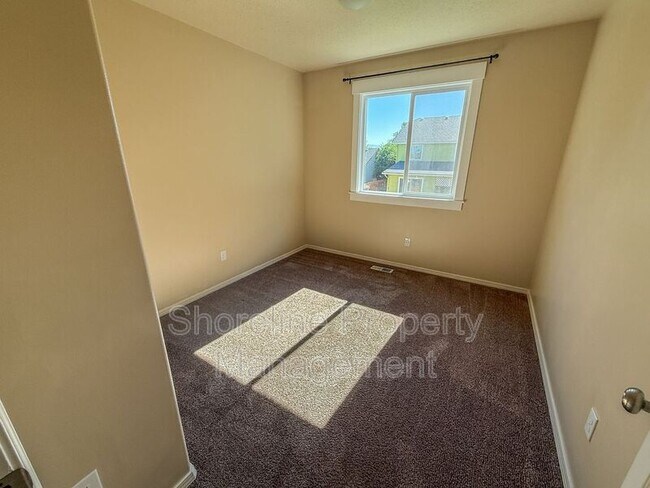 Building Photo - 3420 N Oakstone Ave