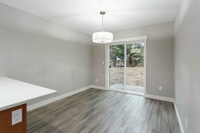 Building Photo - 3 Bed, 2 Bath Home in Maple Falls with 2 Car garage
