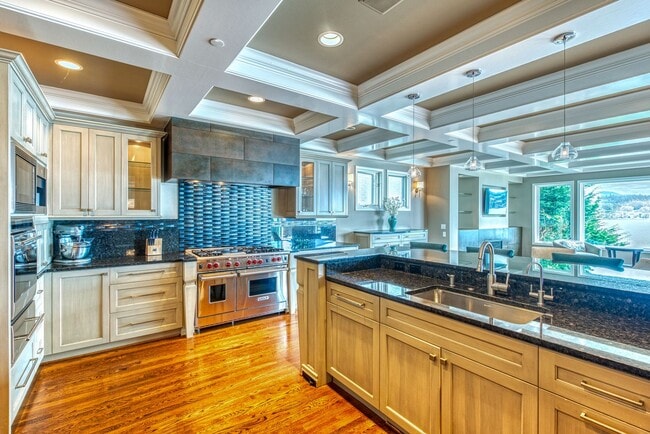 Building Photo - Mercer Island Waterfront Home