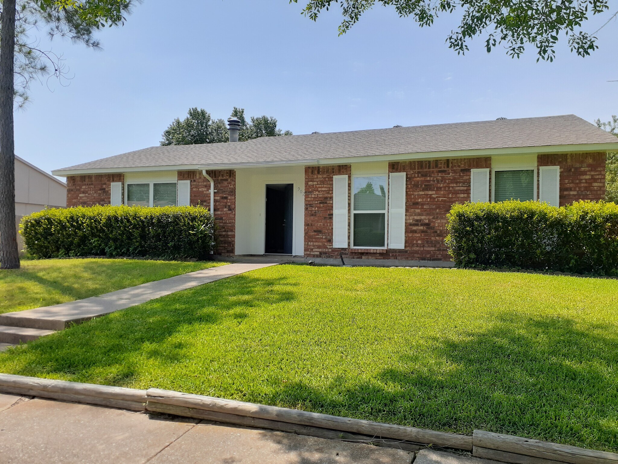 Building Photo - 9022 Millwood Dr