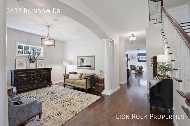 Building Photo - 3632 Rainbow Dr