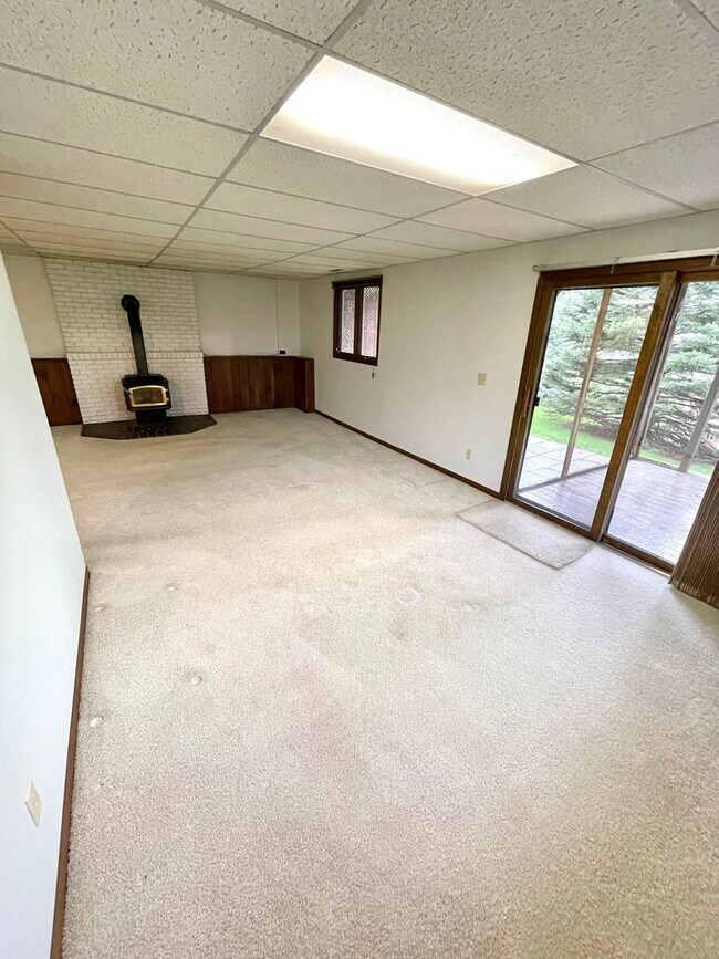 Building Photo - ~Applications Pending~ RENT SPECIAL ~ HOLIDAY MERRINESS ~ Beautiful 4 bedroom cul-de-sac home for...