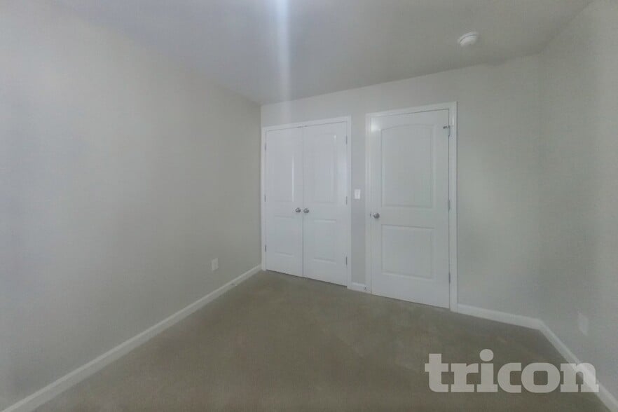 Building Photo - 142 Daisy Cir