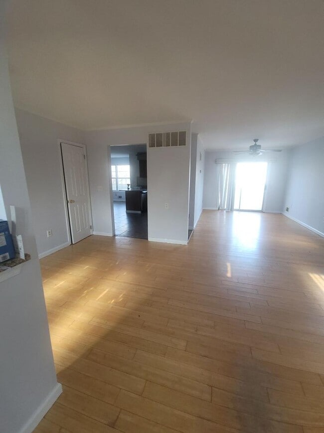 Building Photo - 1 Sunnydale Ct