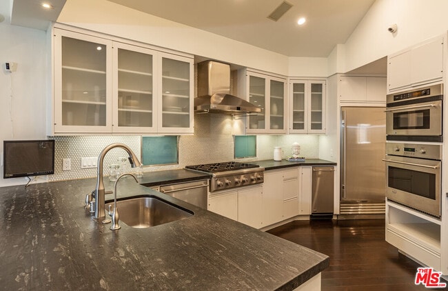 Building Photo - 851 Glenmont Ave