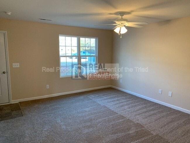 Building Photo - 3916 Mountainridge Dr
