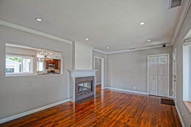 Building Photo - Beautifully Remodeled, Bright & Airy Home w/ Detached Bonus Room w/ Bath & 1-Car Garage, Front Ya...