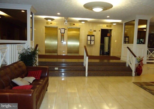 Building Photo - 1021 Arlington Blvd