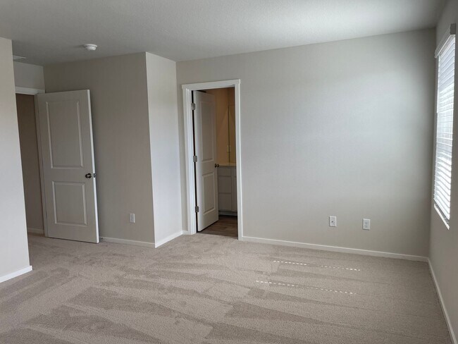 Building Photo - Stunning 4 Bed, 2.5 Bath Home with Premium Finishes, Spacious Layout, and Fenced Backyard!