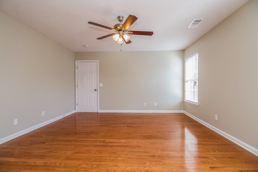 Building Photo - 6030 Eden Ln