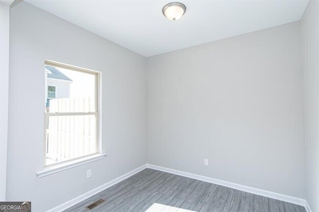 Building Photo - 272 Commons Ave