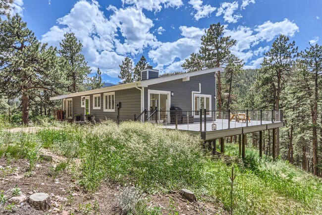 Building Photo - GORGEOUS 4BD/ 3BA MOUNTAIN HOME in Boulder, CO- Available 7/10/26!
