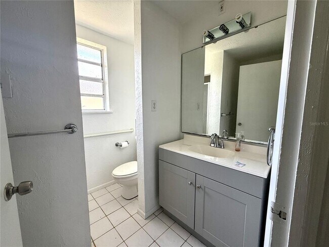 Building Photo - 151 S Triplet Lake Dr
